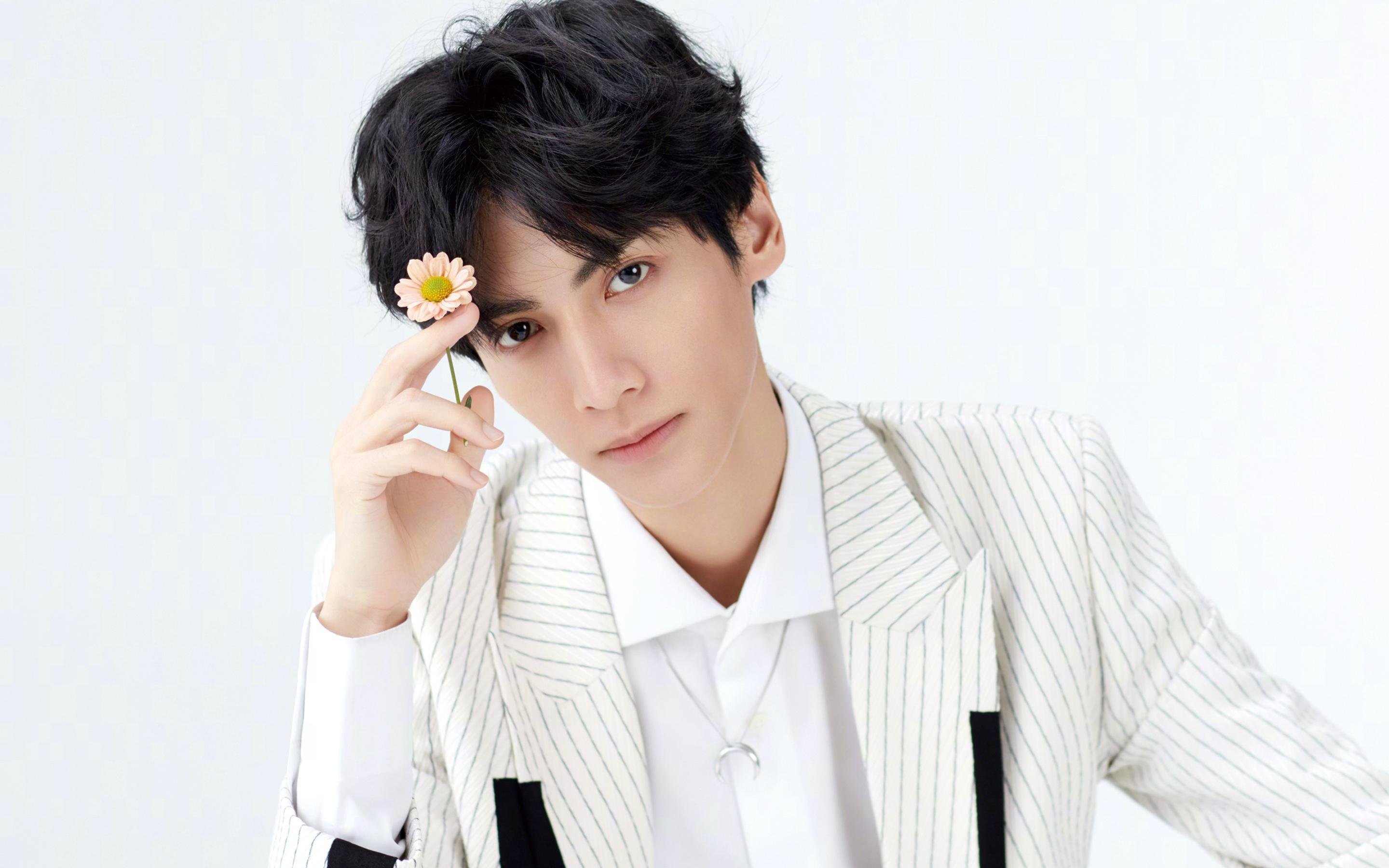 乐鱼官网-_极地冰川徒步：白雪皑皑中的勇者挑战_，极地冰川保湿套装