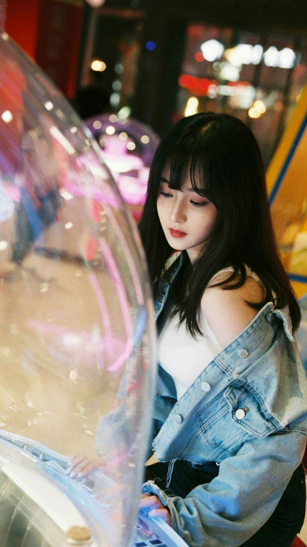 乐鱼电竞在线平台-步行者险胜热火，季后赛首轮中哈利伯顿贡献关键助攻，哈利伯顿场均